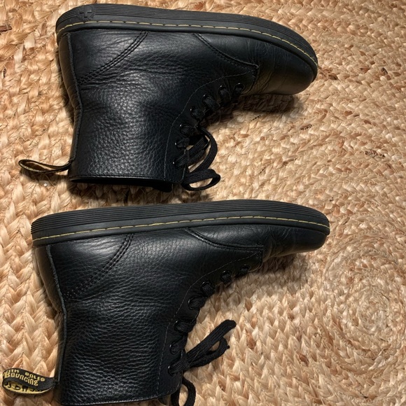 [SOLD] Dr. Martens Leyton black ankle high leather boot - Picture 7 of 8